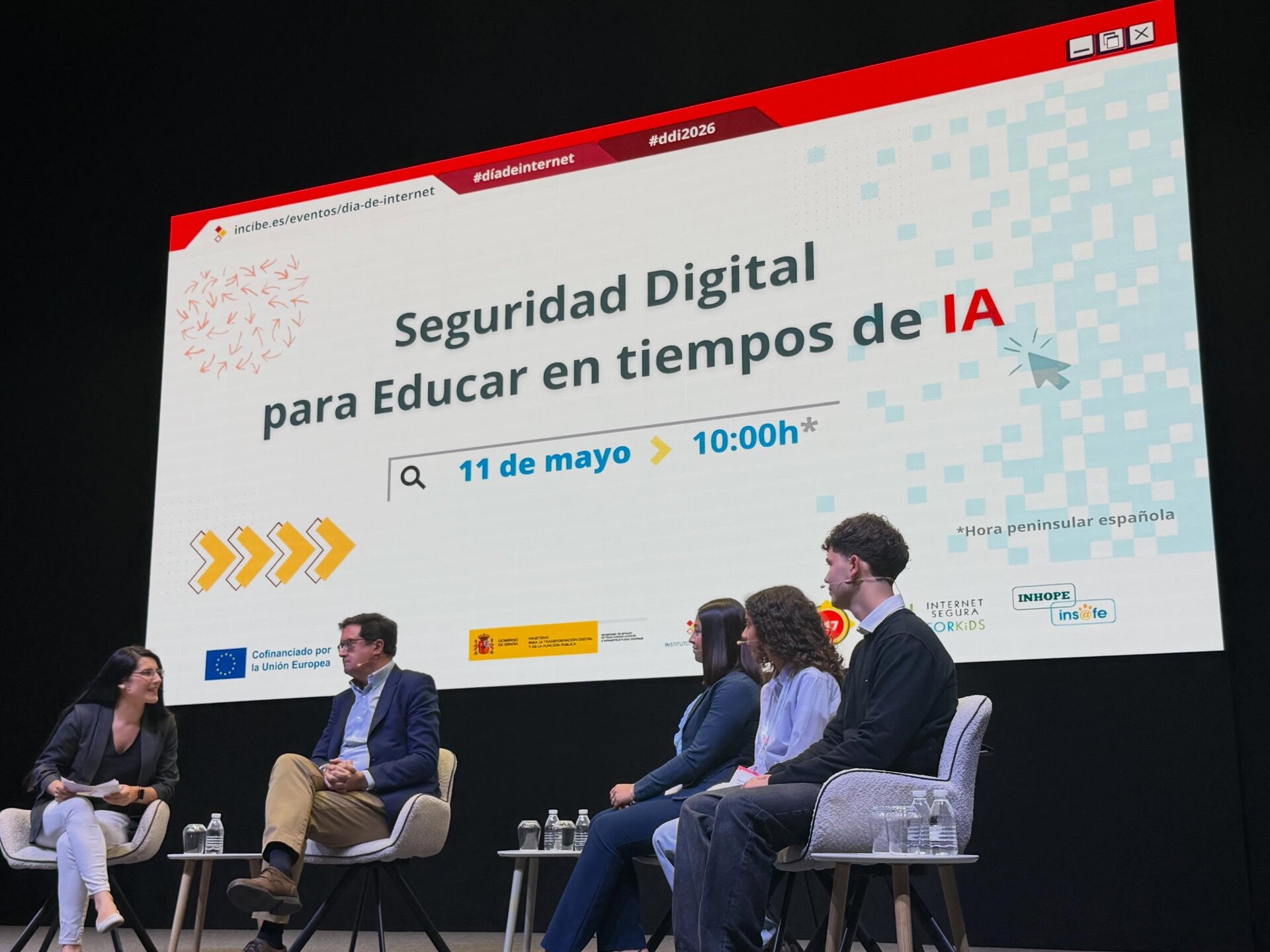 La generación IA se cita en Jaén para ver los riesgos del mundo digital