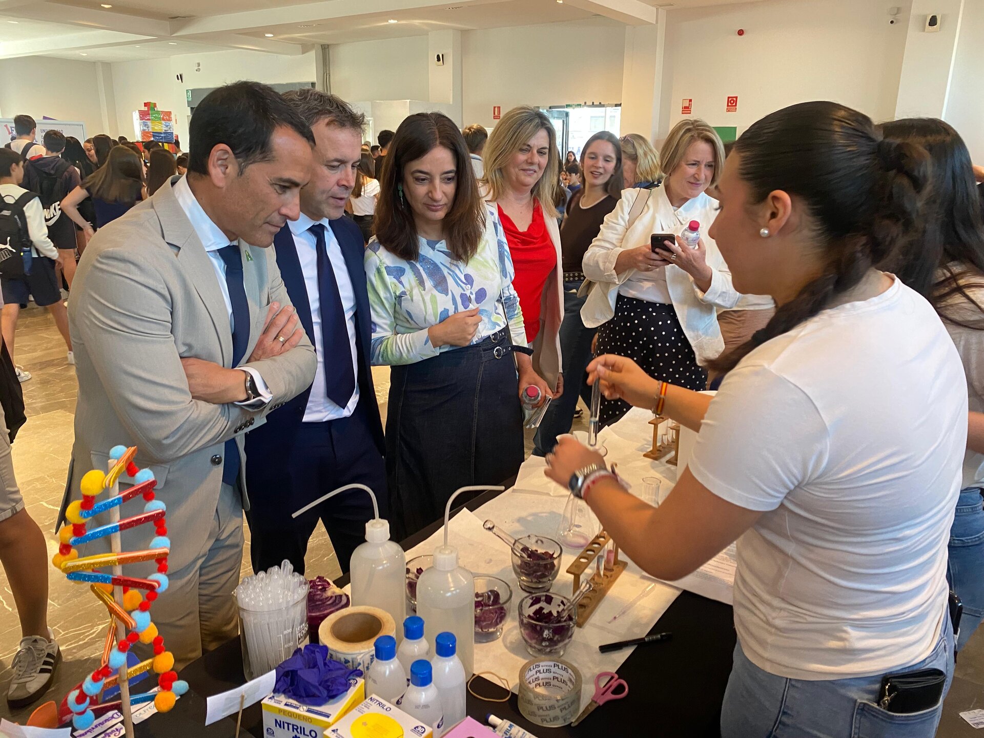 Más de 2.000 estudiantes participan en la primera Feria de la Ciencia de Jaén