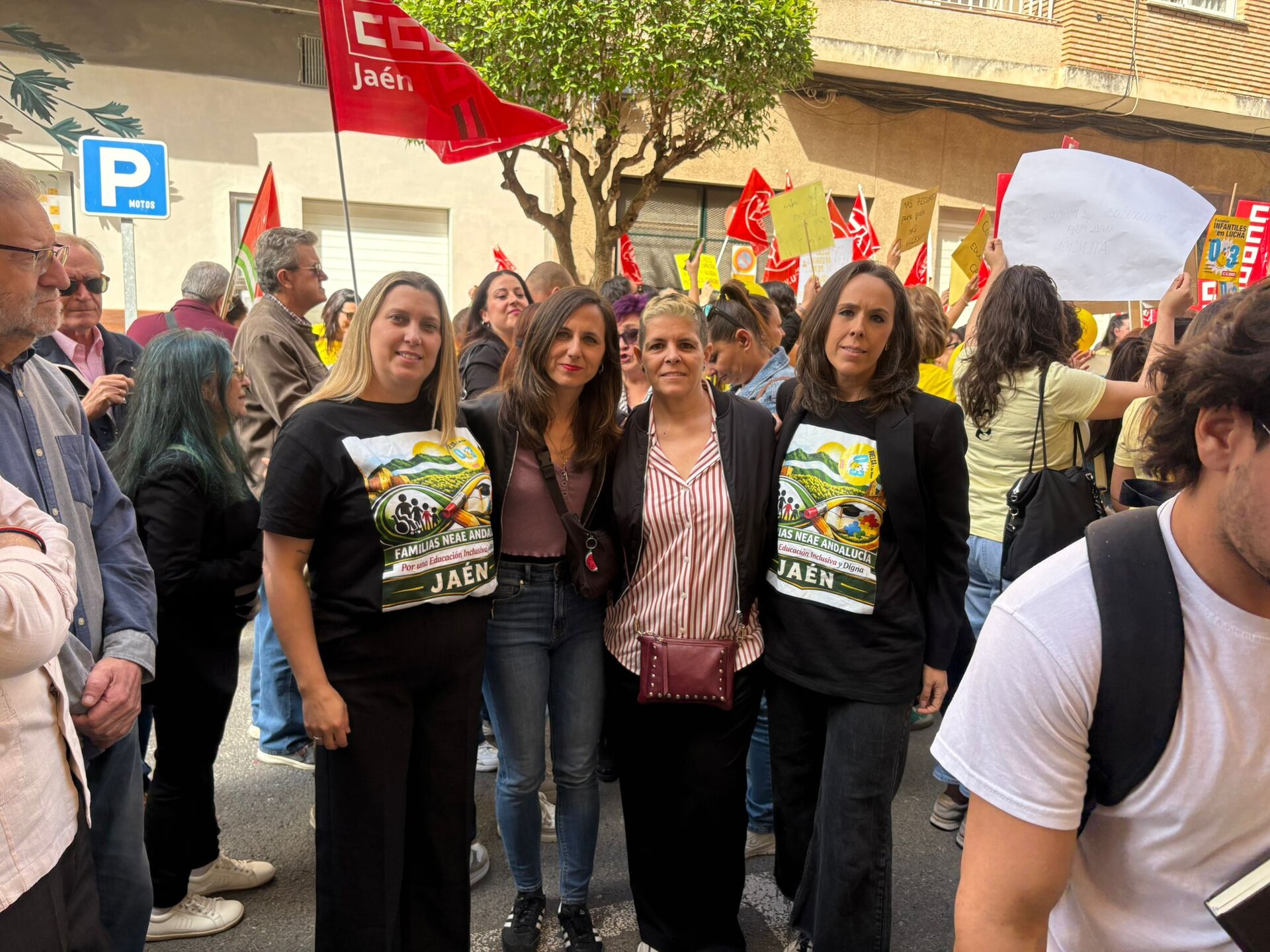 Ione Belarra respalda la protesta de las familias con alumnos con necesidades especiales
