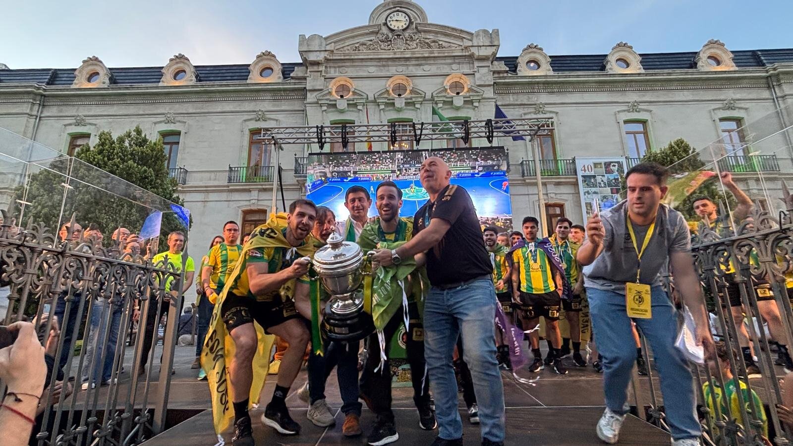 La fiesta amarilla alegra una vez más al Santo Reino