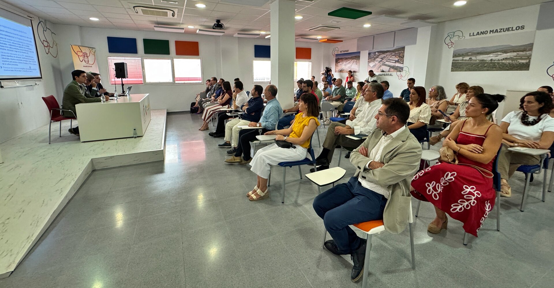 La Junta recibe 26 ofertas de empresas para conectar los polígonos de Alcalá la Real