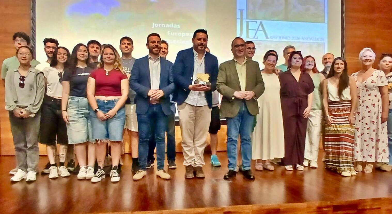 La investigación prehistórica de Sierra Mágina recibe un reconocimiento por su labor divulgativa y científica