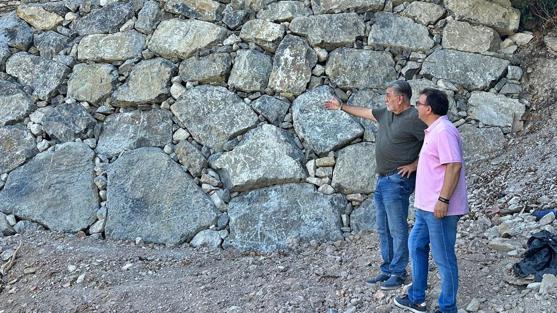 Castillo de Locubín refuerza la estabilidad de la Cuesta de la Cruz tras una actuación de emergencia