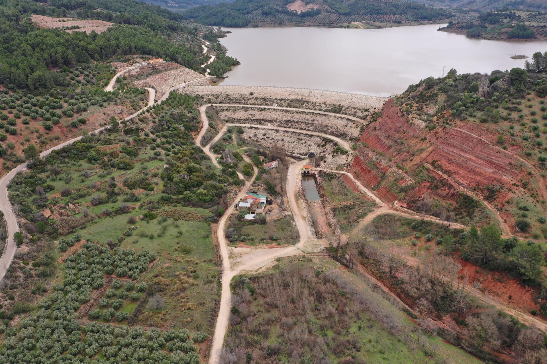 La presa de Siles encara el tramo final de una espera de más de una década