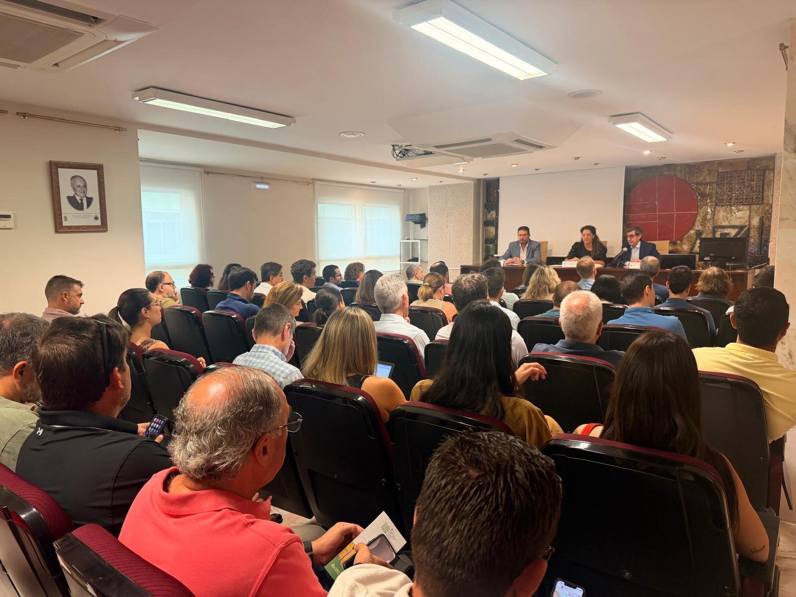 Profesionales de la construcción revisan cómo proteger mejor las obras