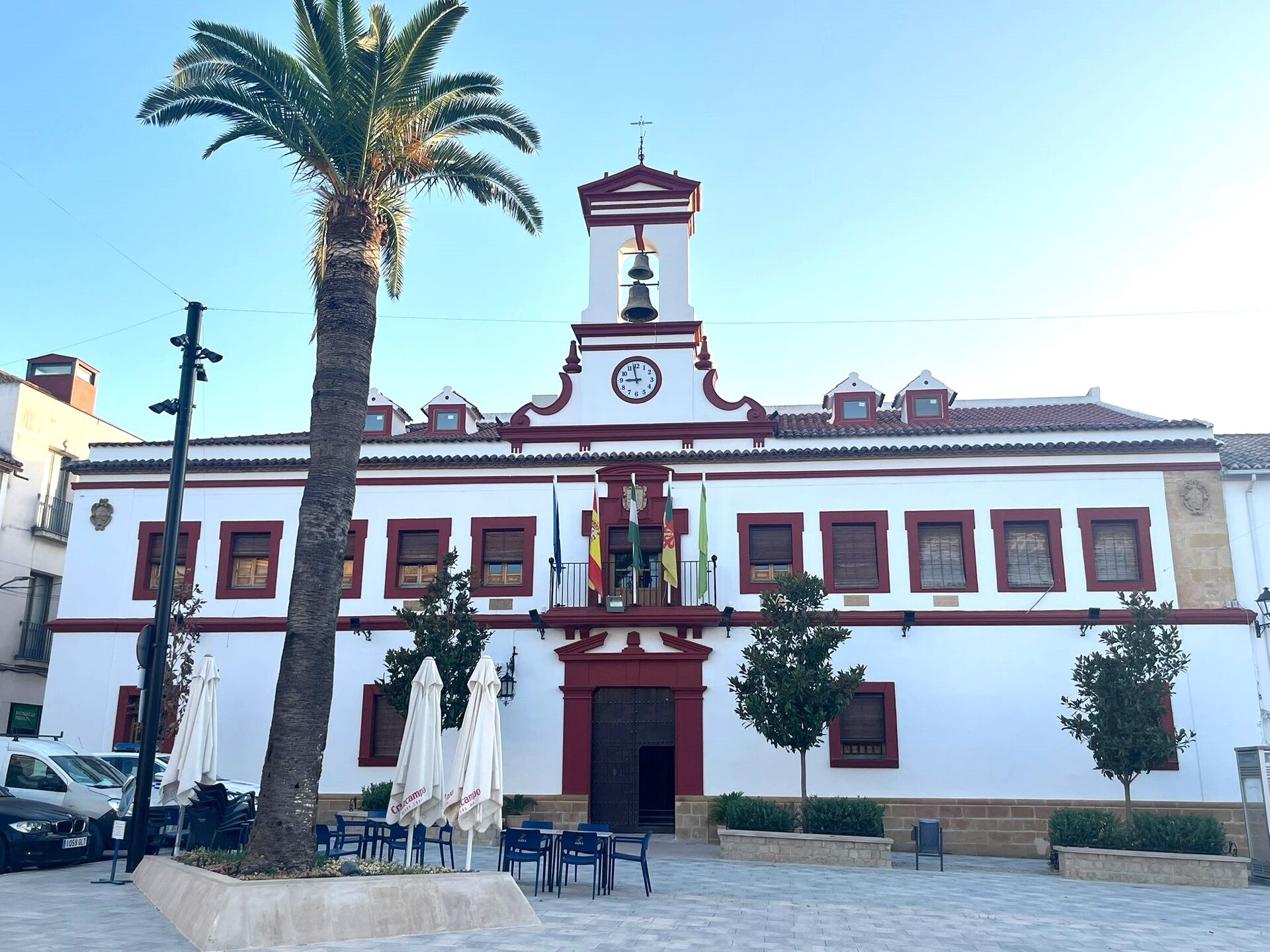 Lopera prepara la suspensión de nuevas autorizaciones para instalaciones solares