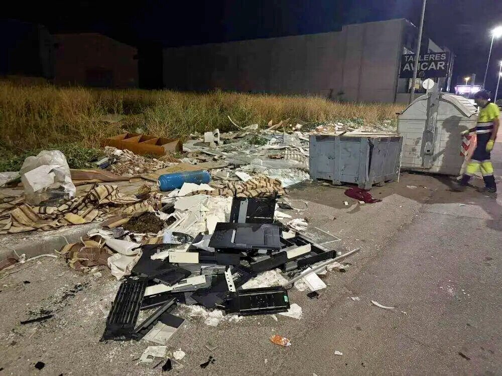 Jaén restringirá los accesos al polígono de Los Olivares para frenar los vertidos incontrolados