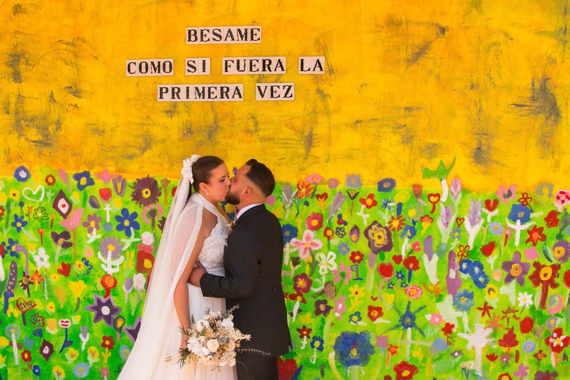 El mural del amor está en Huelma y es obra de Rafael Mendoza