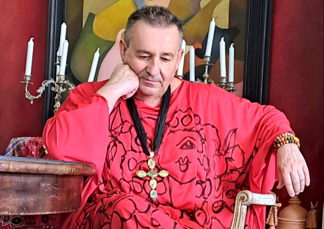 "Mi obra sirve para decorar un salón y también para ayudar a los demás"