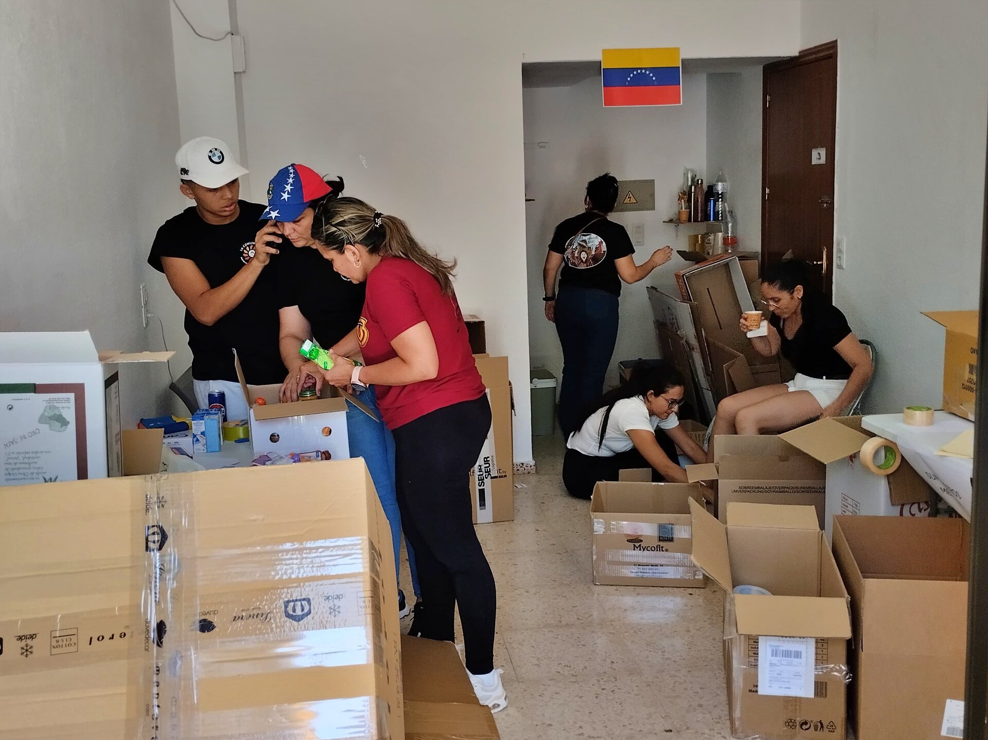 Venezolanos ayudan a sus compatriotas desde Jaén: "He perdido a dos familiares en el terremoto"