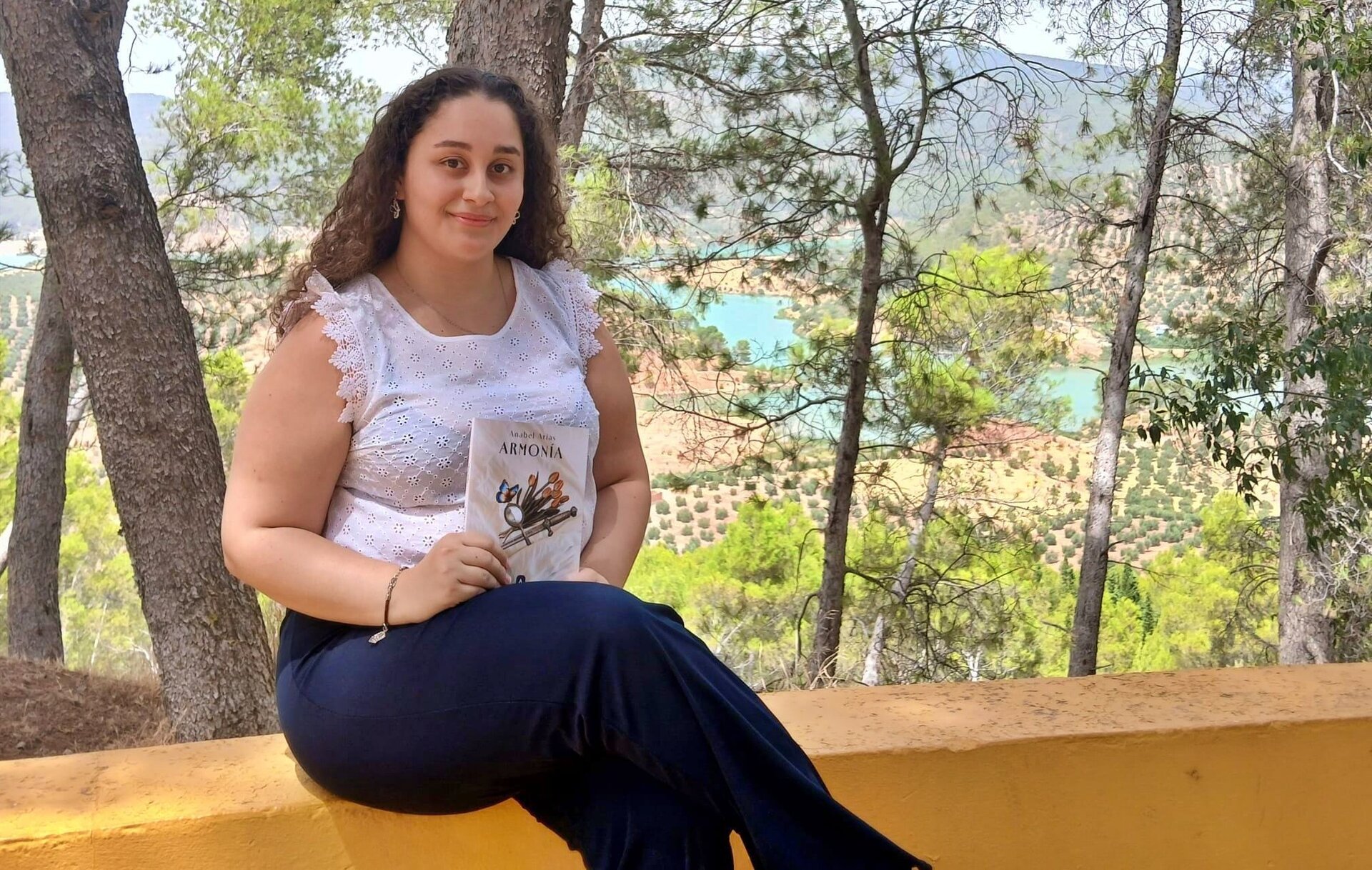 La poetisa Anabel Arias: "Una persona sensible ve la belleza en la realidad"