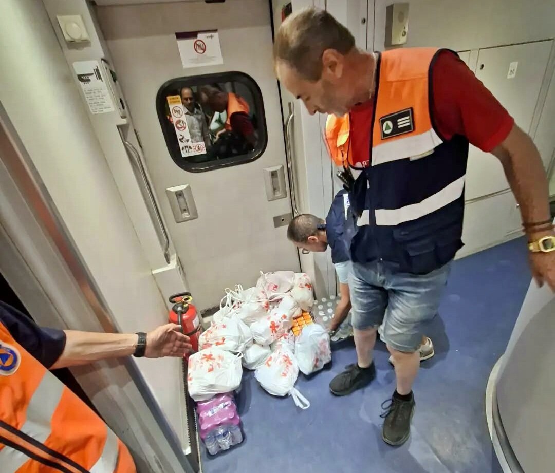 Cuando una avería acaba con bocadillos en el andén