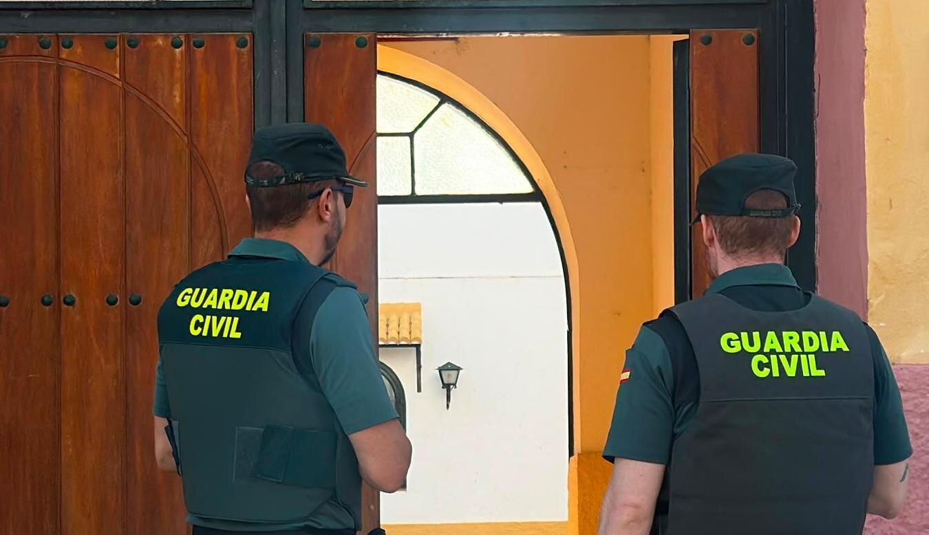 A prisión por retener a un vecino y obligarle a hacer transferencias por Bizum en La Puerta de Segura