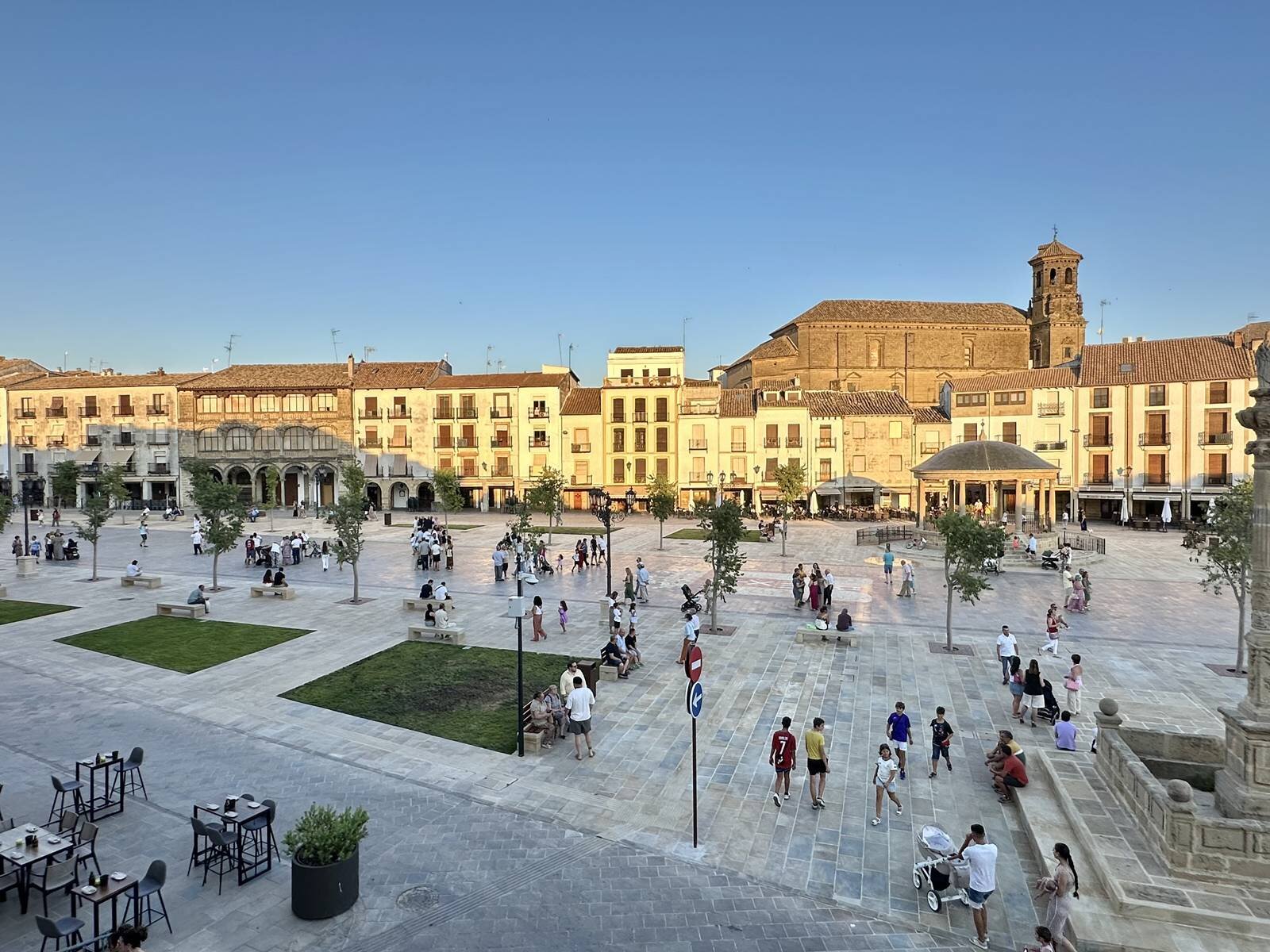 Baeza reabre el Paseo de la Constitución tras una obra de casi tres millones
