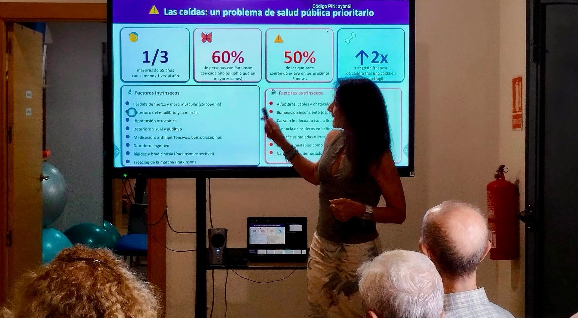 Pacientes con Parkinson aprenden a prevenir caídas y preservar su autonomía en Linares