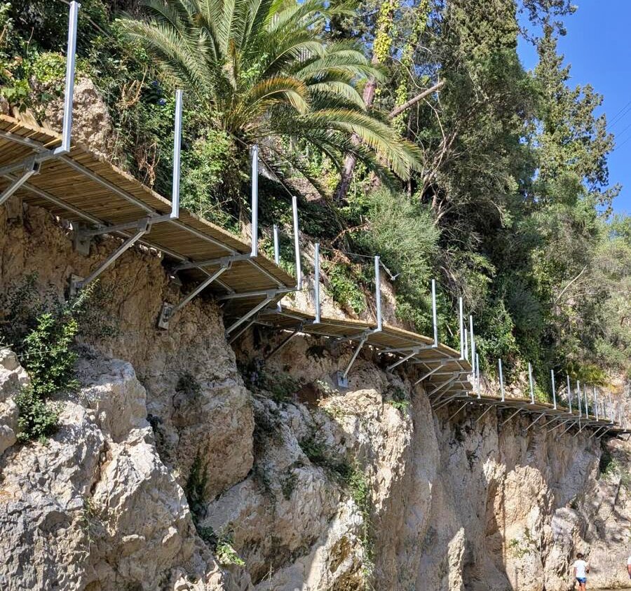 Los Cañones de Jaén avanzan hacia su apertura con la instalación de las pasarelas sobre el río
