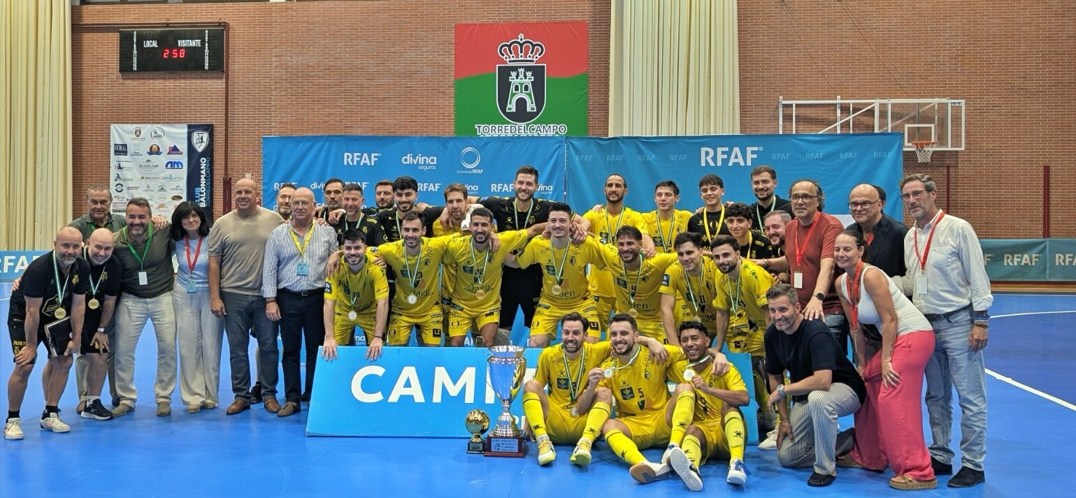 El Jaén Paraíso Interior conquista la Copa de Andalucía en un Torredelcampo entregado
