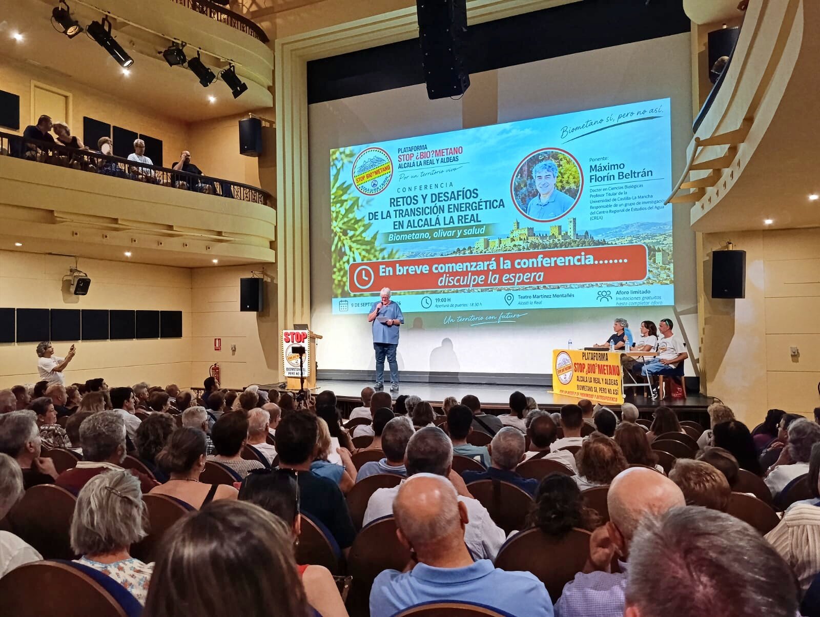 El rechazo a la planta de biometano llena el Teatro Martínez Montañés de Alcalá la Real
