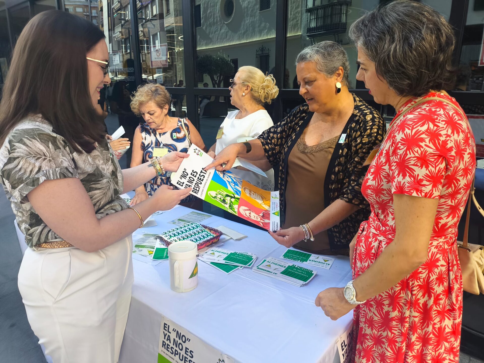 'La Estrella' acerca a las calles de Jaén la realidad del Alzheimer