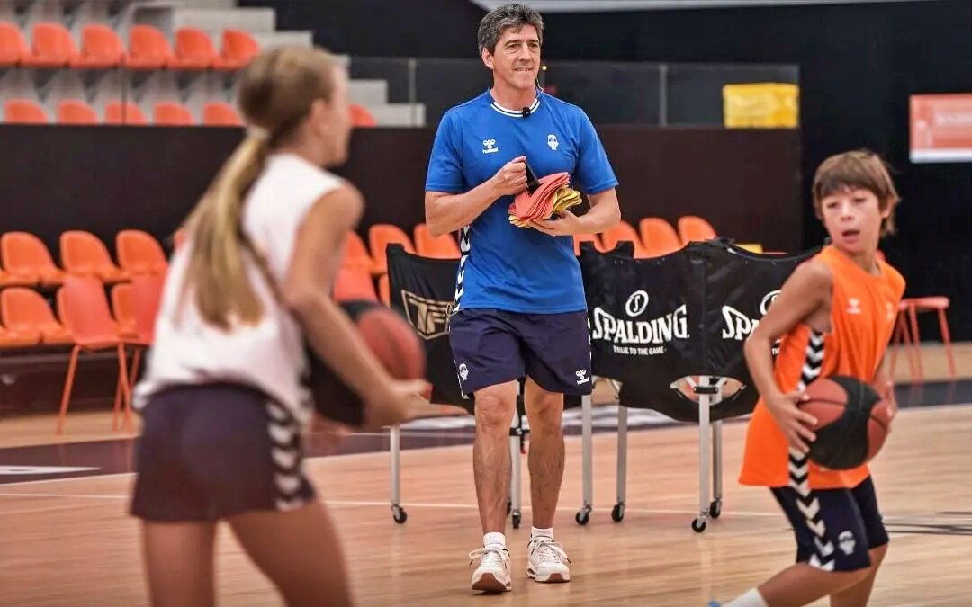 Alcalá la Real reúne a entrenadores para impulsar una nueva visión del baloncesto de base