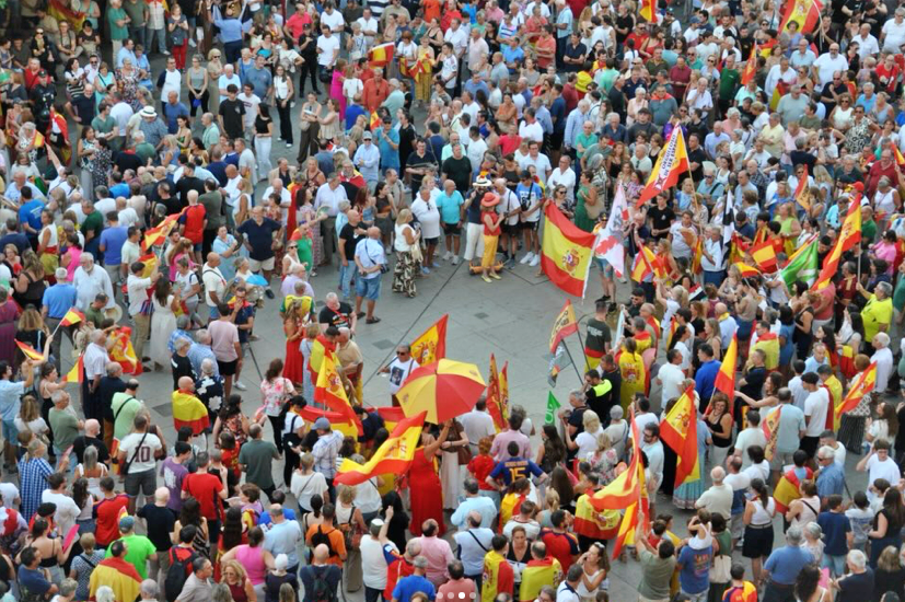 El respaldo a Ceuta desde Jaén: del "Así nos va" al grito de "¡Ceuta es España!"