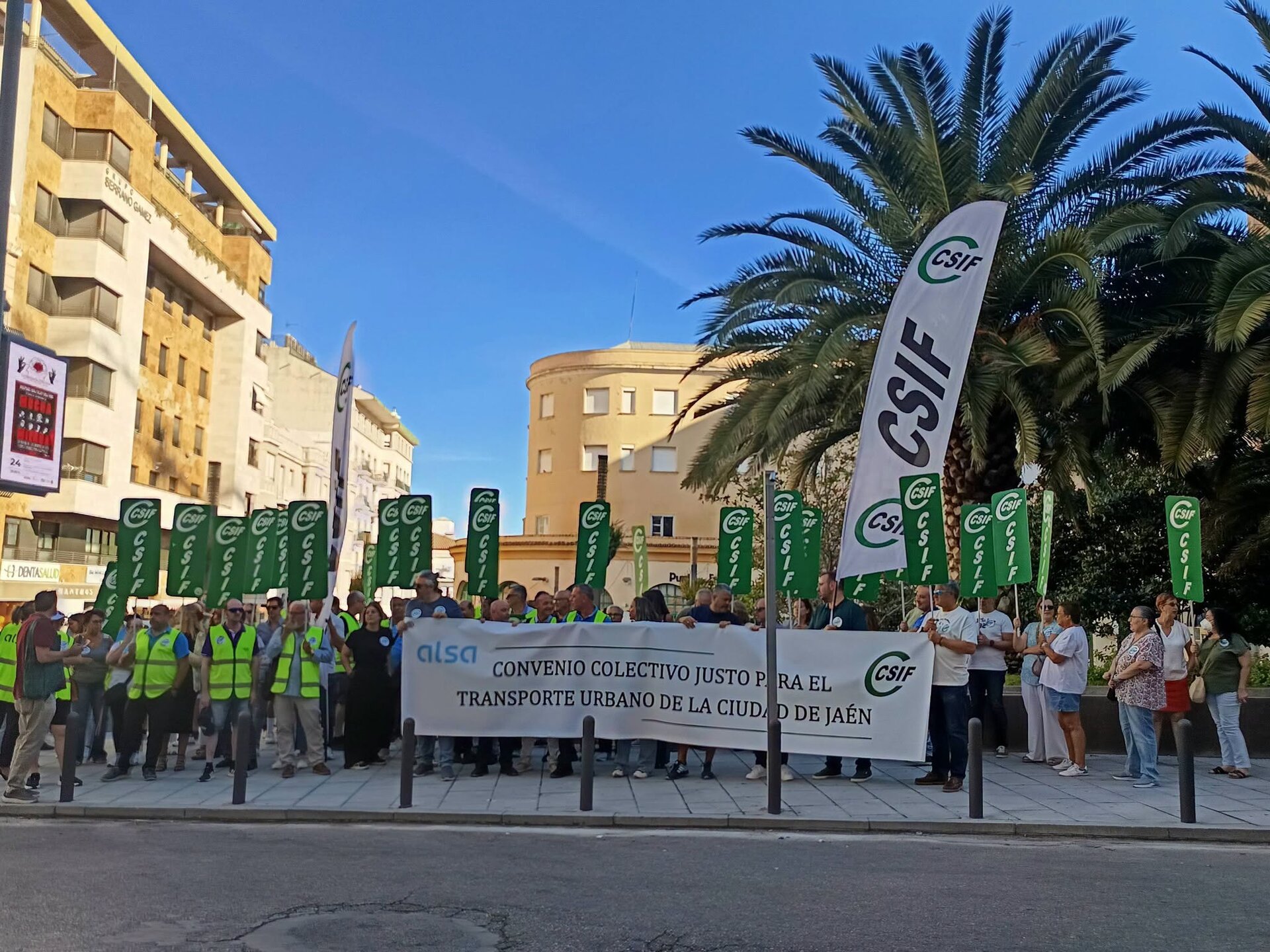 El transporte afronta dos posibles huelgas en plena Feria de San Lucas