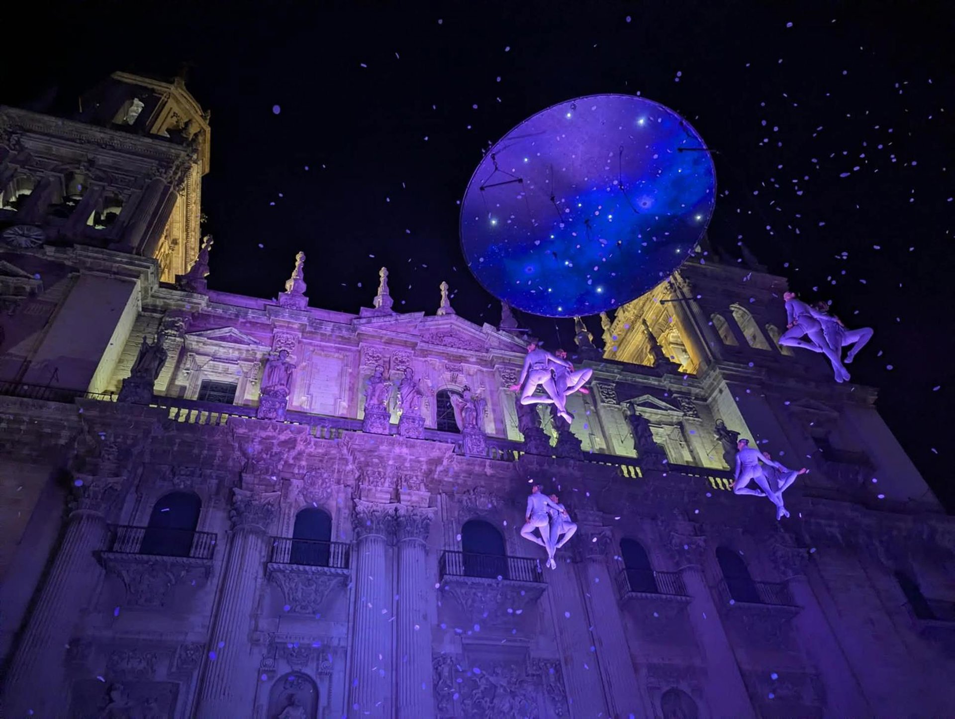 El Festival de Otoño alza el vuelo a los pies de la Catedral