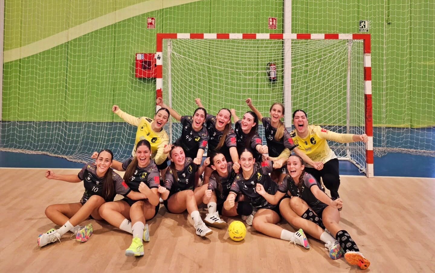 El juvenil femenino del Balonmano Huelma arranca la Liga con una victoria