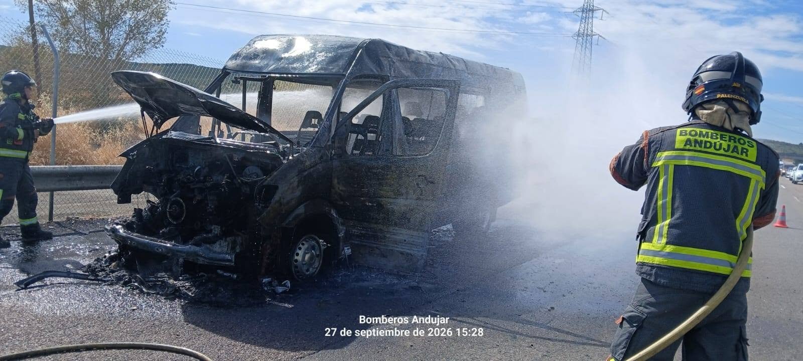 Arde un autobús en plena A-4 entre Marmolejo y Andújar