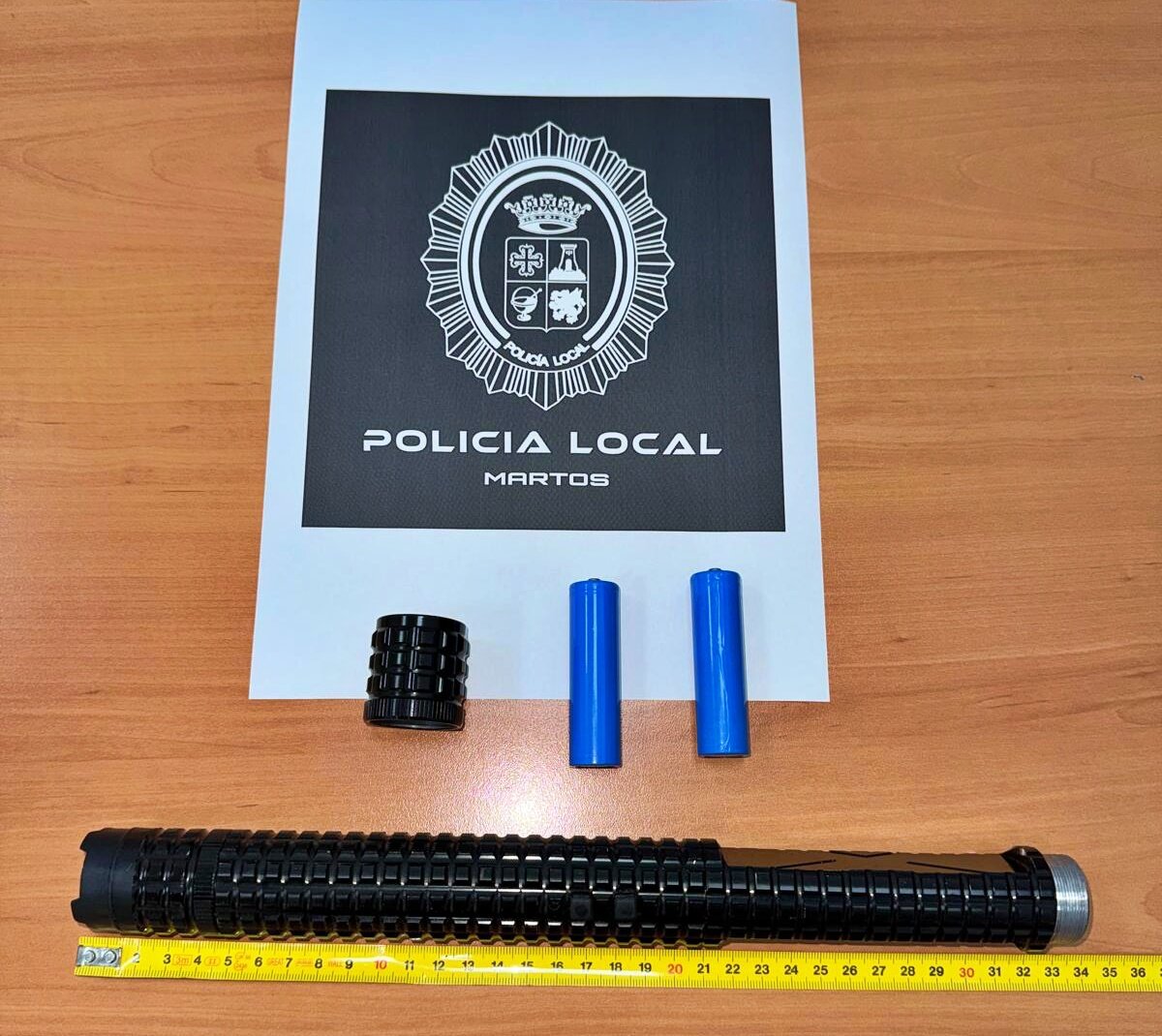 La Policía Local de Martos descubre un arma eléctrica camuflada en una linterna