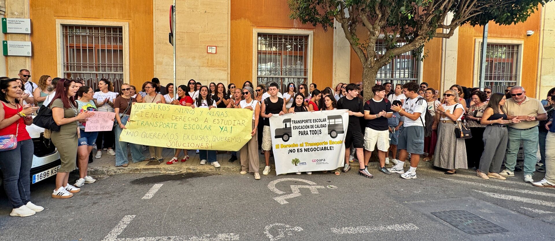 'Los Olivos' no perdona el retraso con el transporte escolar: ¡No mintáis, son nuestros hijos!"