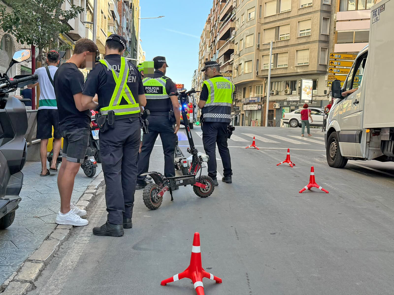El casco será obligatorio para los usuarios de patinetes eléctricos en Jaén desde el 1 de octubre
