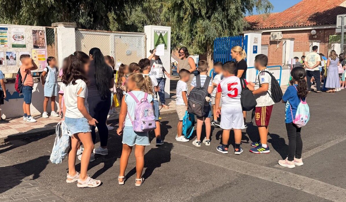 Mochilas, nervios y reencuentros en la vuelta a clase
