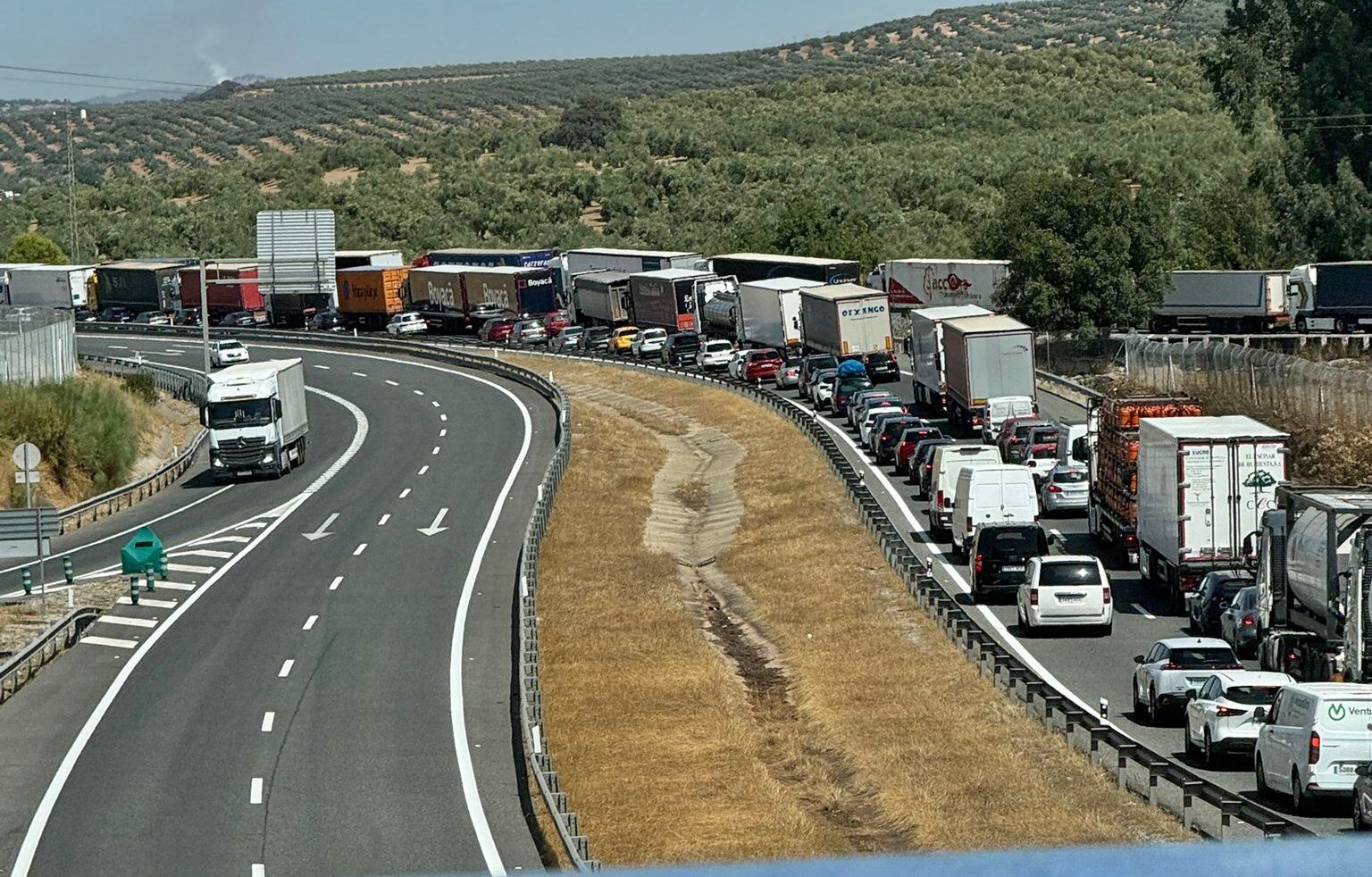 Seis kilómetros de obras convierten la A-4 en una ratonera para llegar a La Carolina