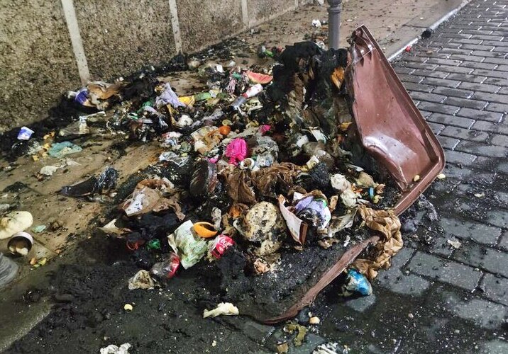 Detenido un menor por incendiar un contenedor en el barrio de San Ildefonso
