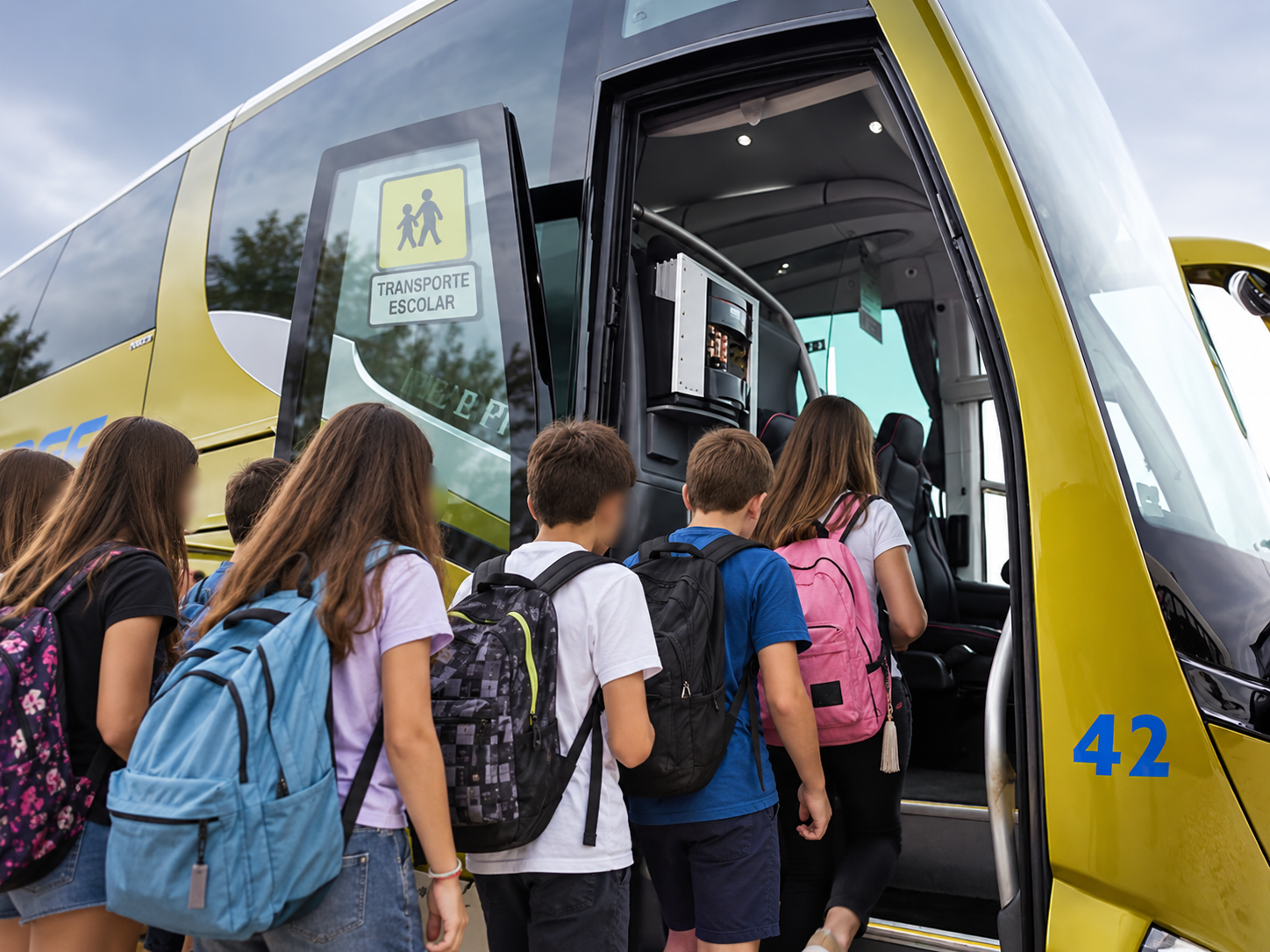 La Plataforma por Huelma alerta de que nueve rutas de transporte escolar siguen sin garantizarse