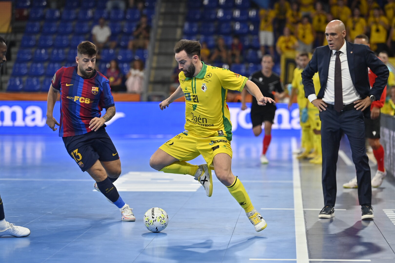 El Jaén Paraíso Interior muere de pie ante el Barça
