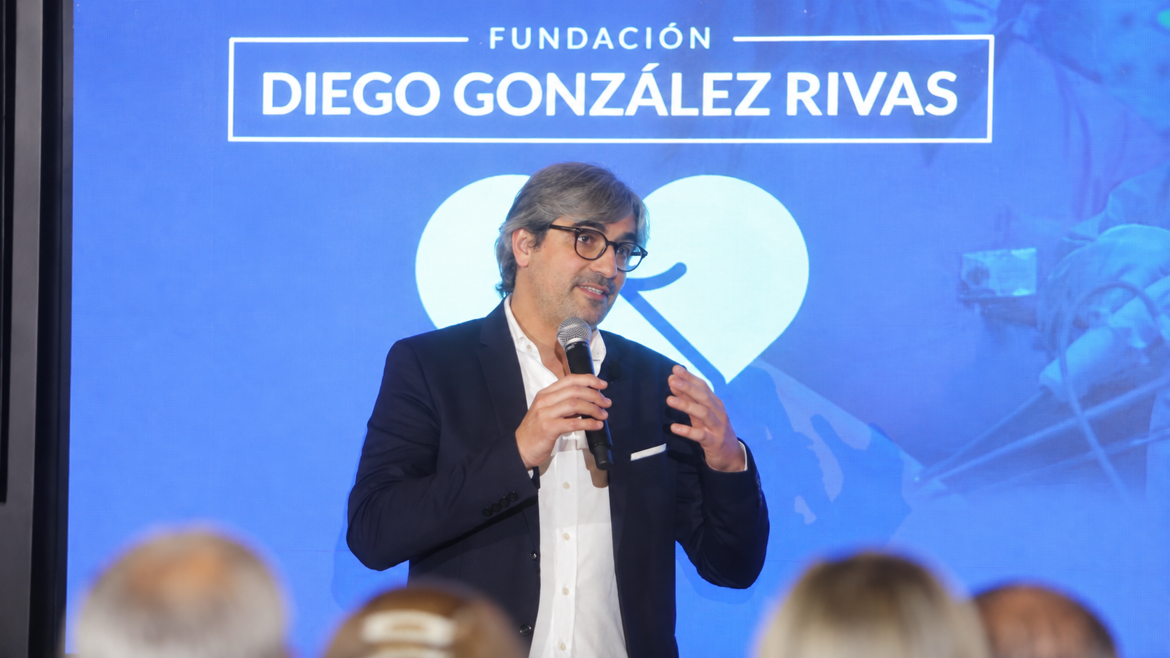 Diego González Rivas acerca a la UJA su experiencia en cirugía pulmonar y medicina humanitaria