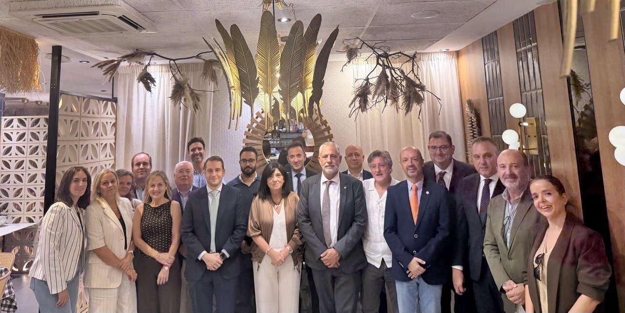 Carlos Martos Nava, Premio Flores de Lemus por su trayectoria empresarial
