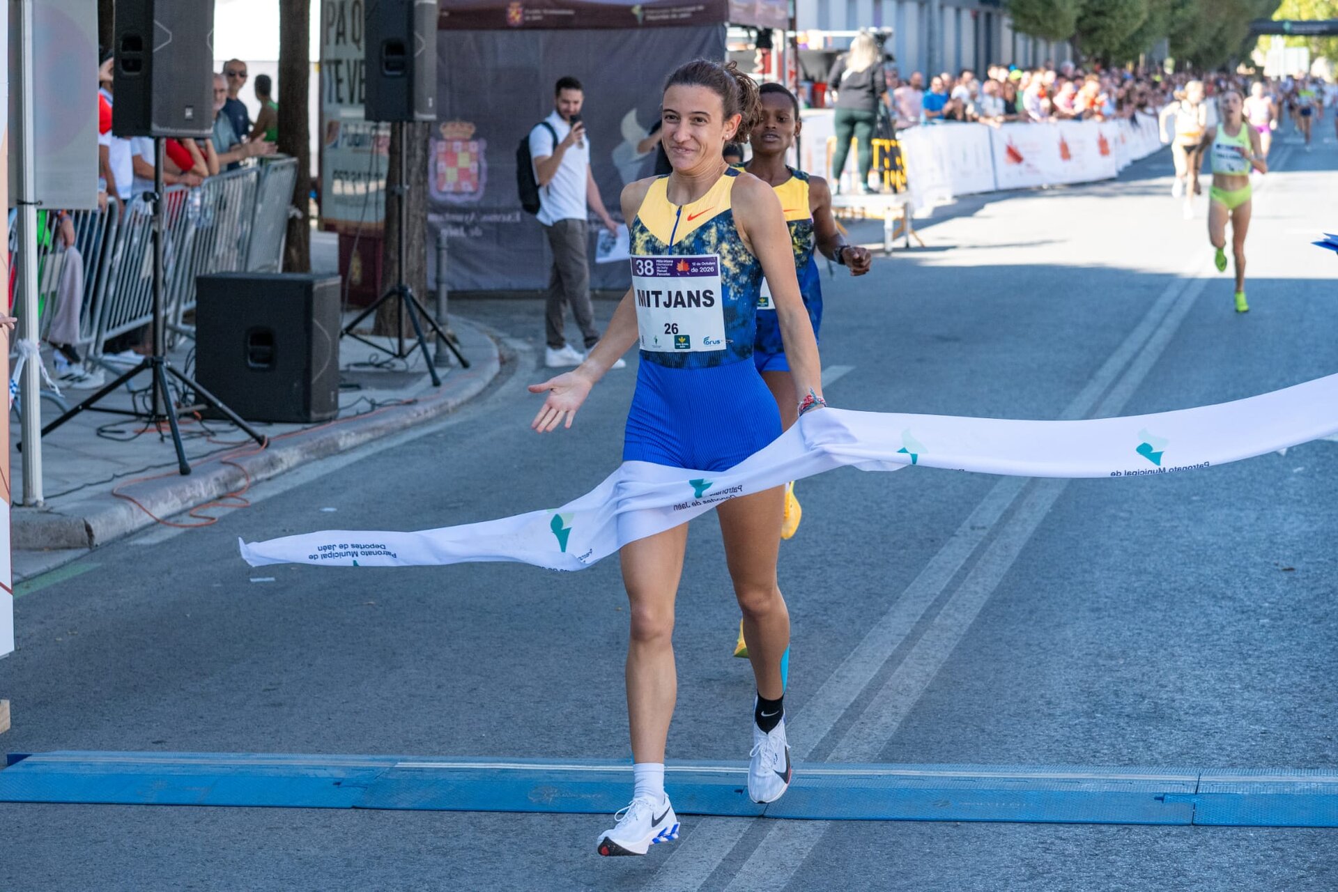 Attaoui gana al esprint y Mitjans bate el récord de la Milla Manuel Pancorbo