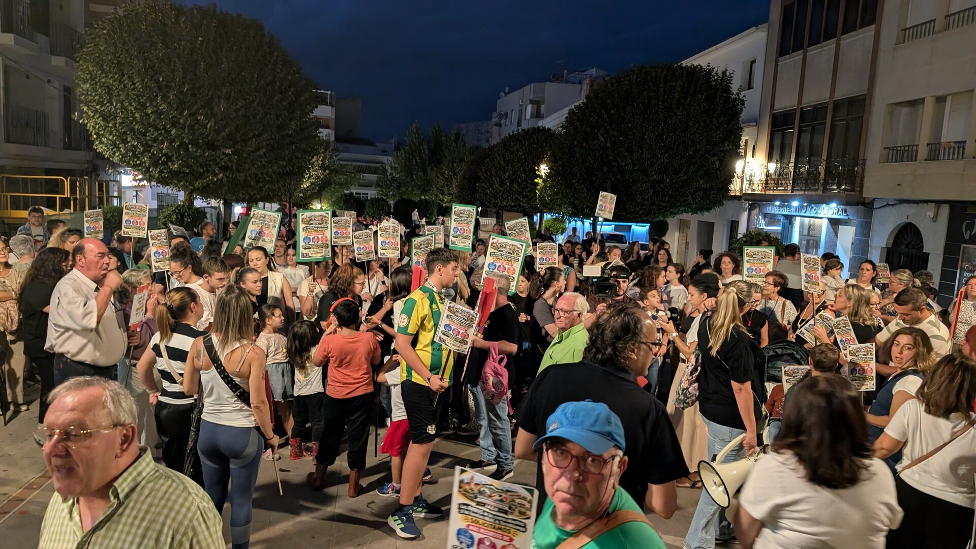 Familias de Torredelcampo salen a la calle por los menores con necesidades especiales